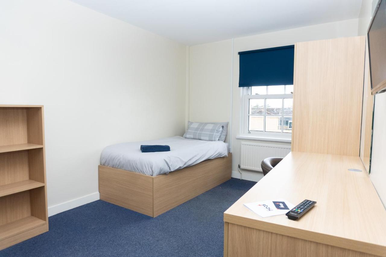Spa Court Cheltenham Extérieur photo